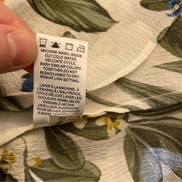 RW&CO blouse vibrant floral women’s small - Picture 7 of 7
